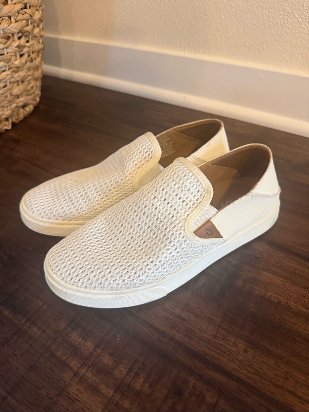 OluKai Pehuea Women’s 7.5 White Mesh Slip On Sneakers Shoes